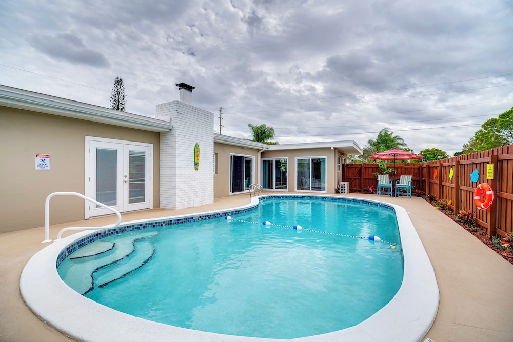5 Mi to Beaches: Melbourne Duplex w/ Pool!