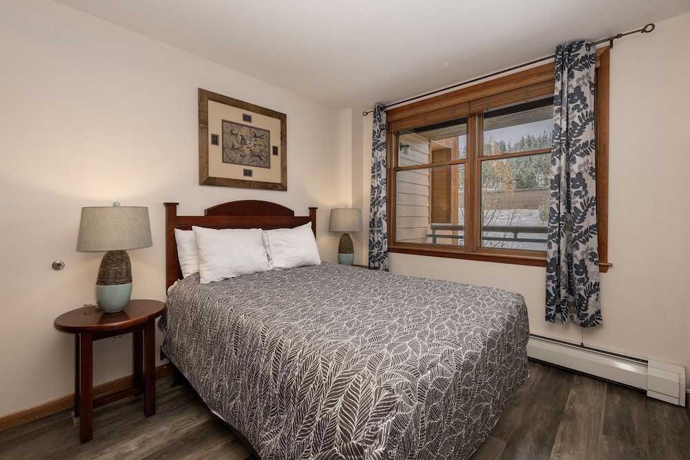 Riverside Zephyr Mountain Lodge 1 Bedroom Condo view 2
