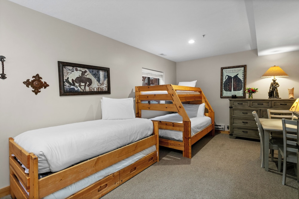 Queen Esther at Deer Valley Resort - Four Bedroom Condo with Hot Tub #2447 4 Condo