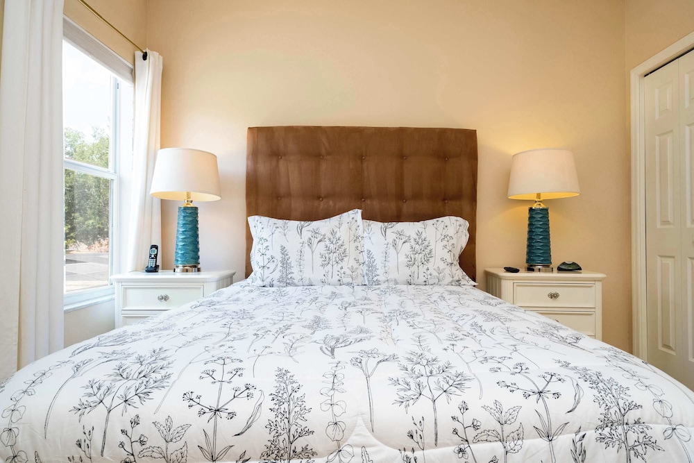 Family Villa w Pool Spa Game Room Near Disney