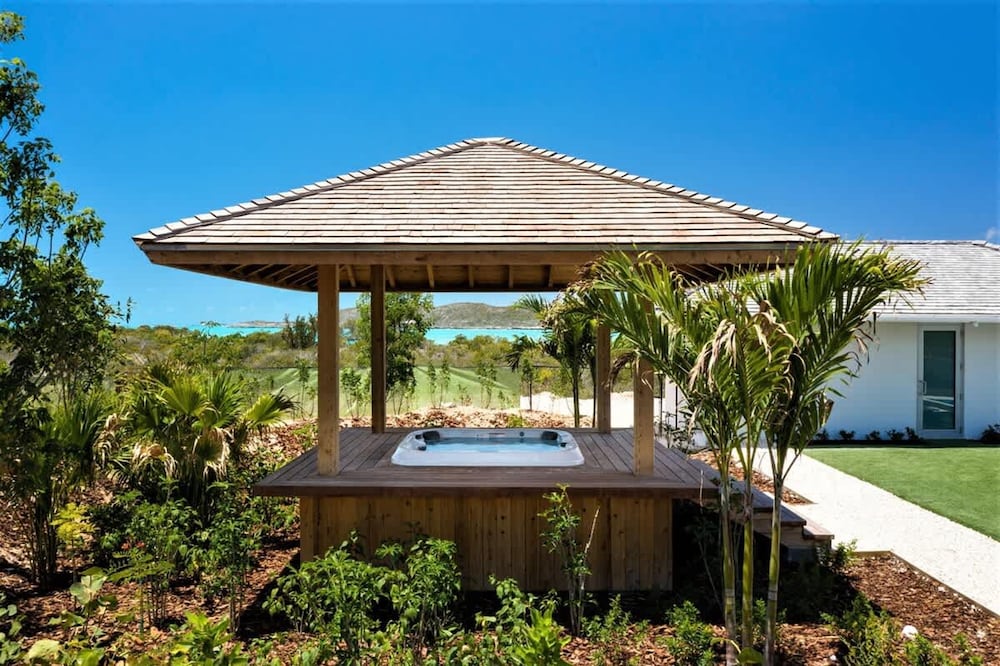 Luxurious Oceanfront Villa Infinity Pool Plunge