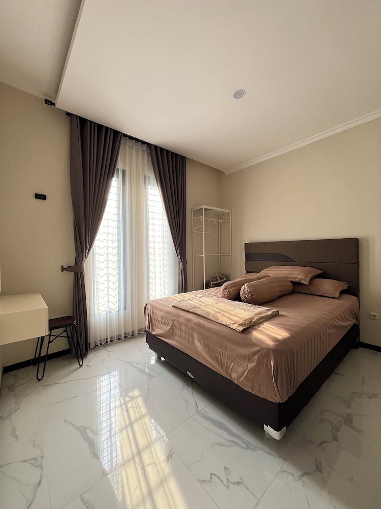 Arrayyan Executive Village Complex Batu
