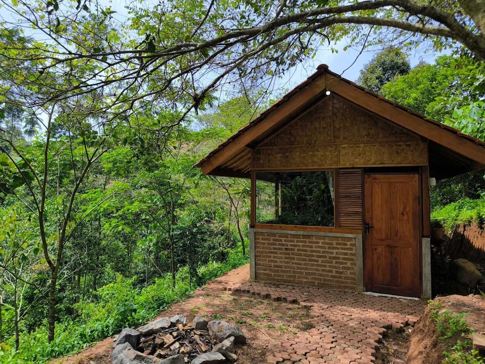 OZ Cabin by Farmstay Managel