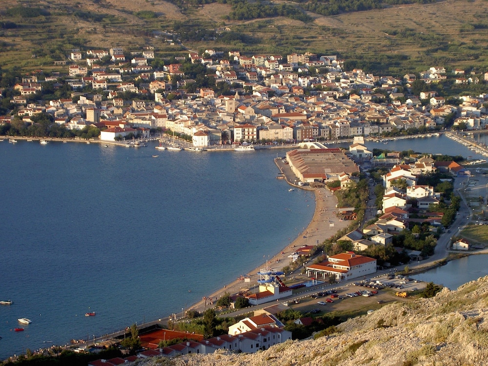 Rooms and apartments Galeb