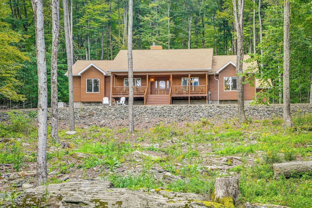 2 Mi to Elk Mountain: Secluded Union Dale Home!