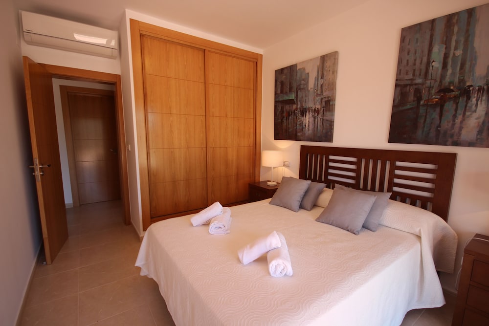 2 Twin Luxurious & Secluded Villa - Private Pools, Walk to the Beach & Moraira view 5