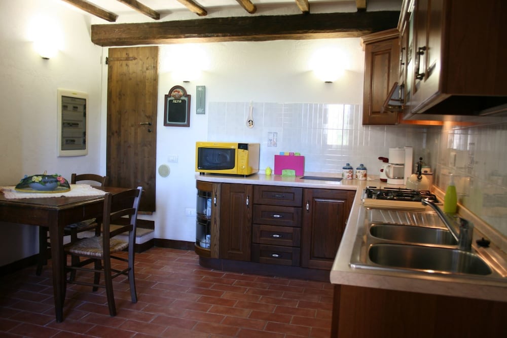 Cortona Vacations - Stunning private villa with private pool, WIFI, TV, pets allowed and parking, close to Cortona - Property Image 3