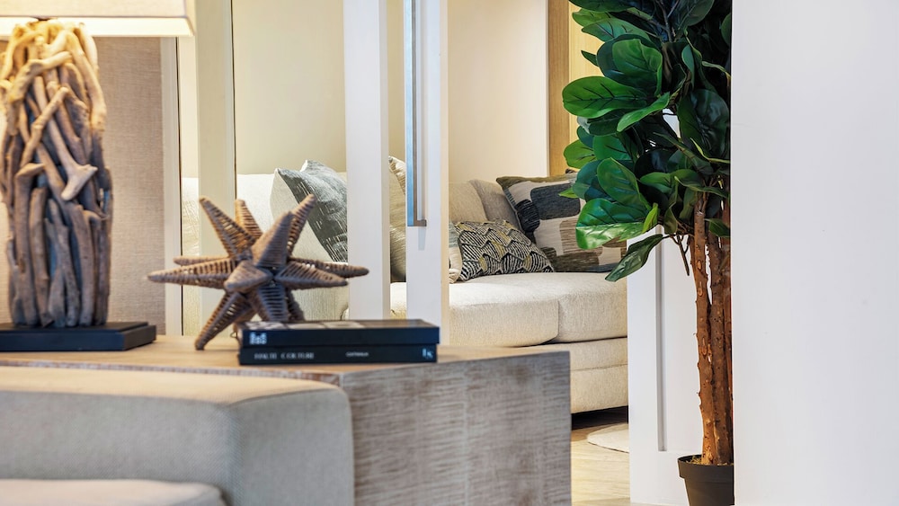 Luxury Vacation Rentals at 1 Hotel & Homes by LRMB