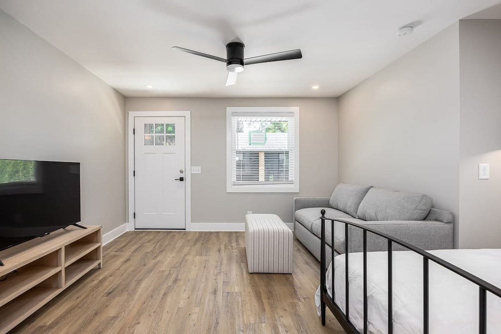 Minutes From Downtown Broadway The Nomad 4