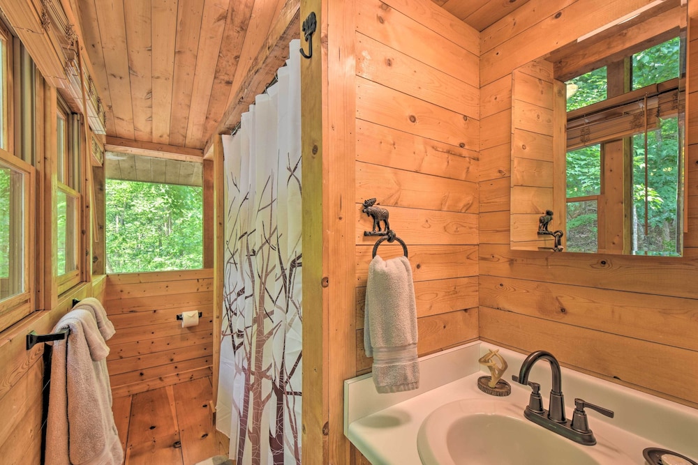 Lakefront Glass House Cabin w/ Mountain Views!