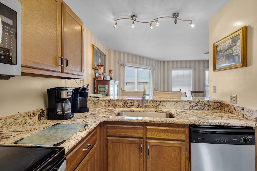 Pelican Point 2 Bedroom Townhouse by RedAwning