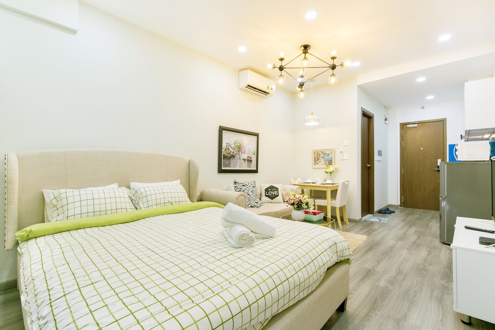 Jennifer House - Millenium Apartment