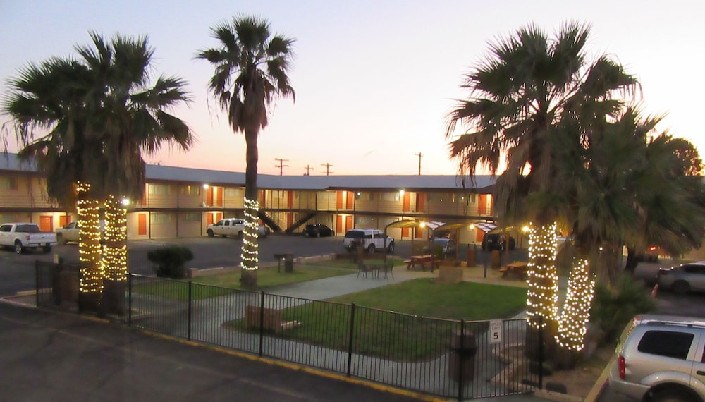 El Patio Inn