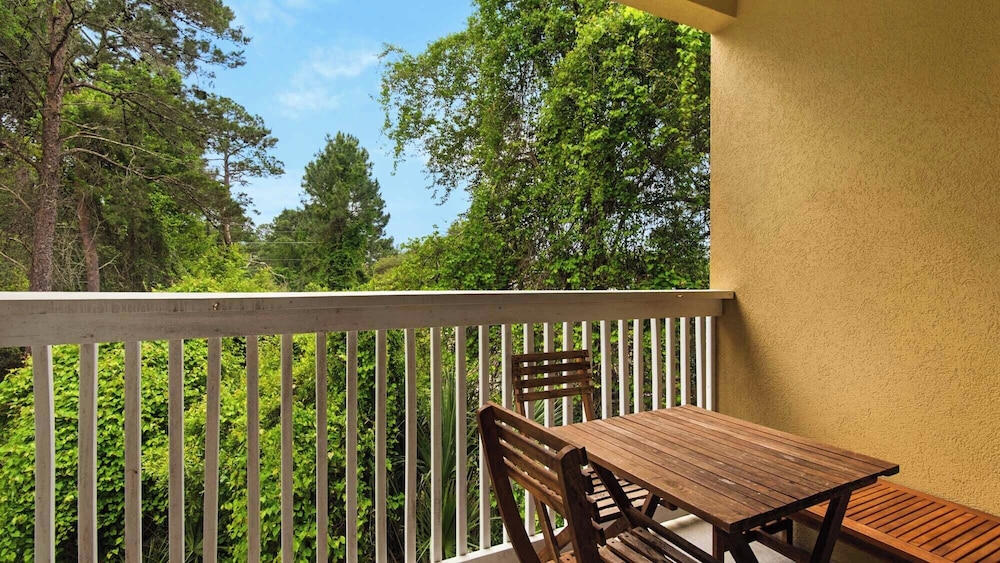 Seagrove 2BR Near Lake & Beach + Free Tickets: Bikes, Dolphin Cruise & More!