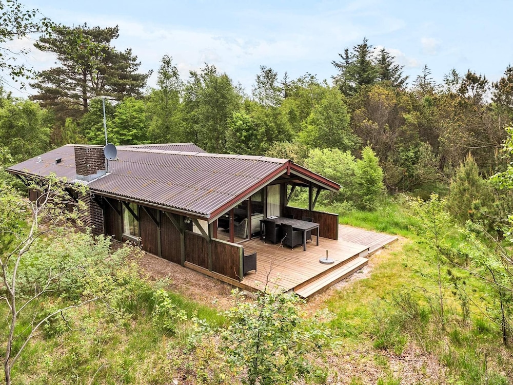6 Person Holiday Home in Albaek
