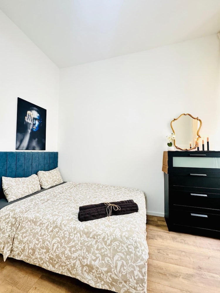 5BR Apt 10min to Matzleinsdorfer