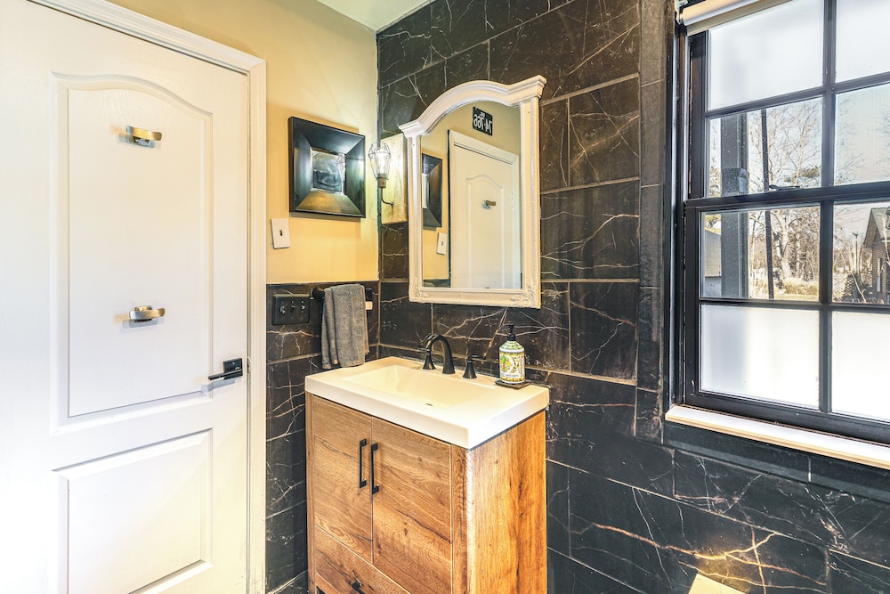 Family Home w/ Private Pool & Hot Tub in Lewes