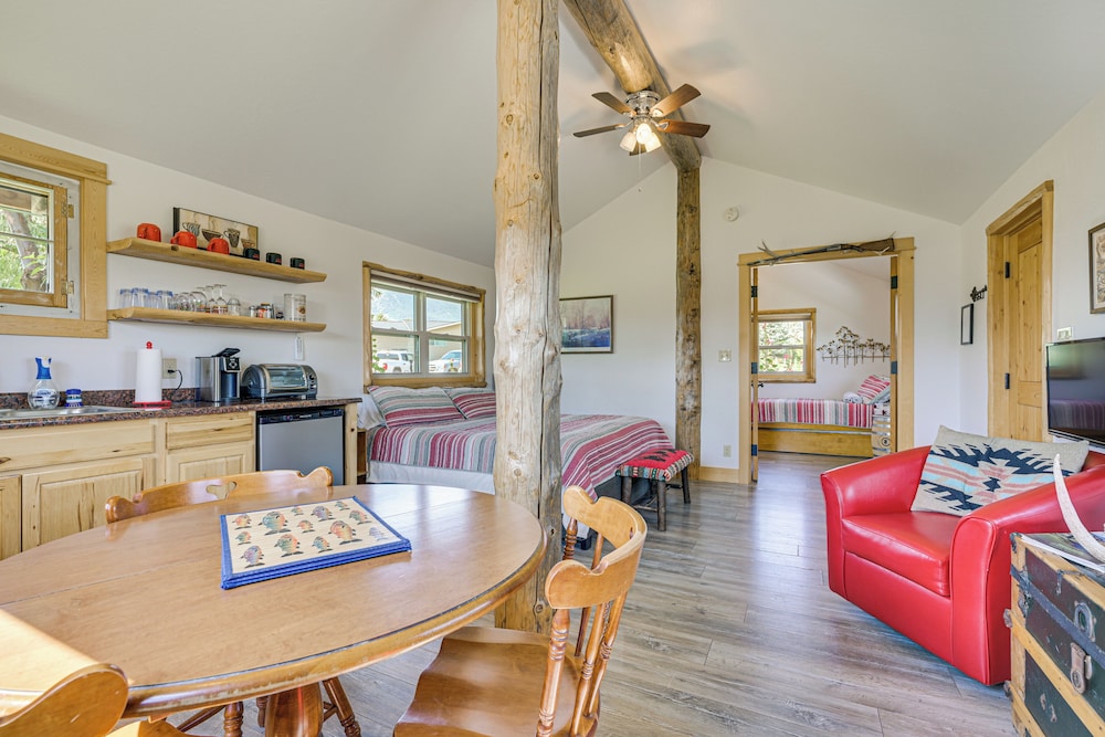 Montana Mountain Getaway: Deck & Amazing Views