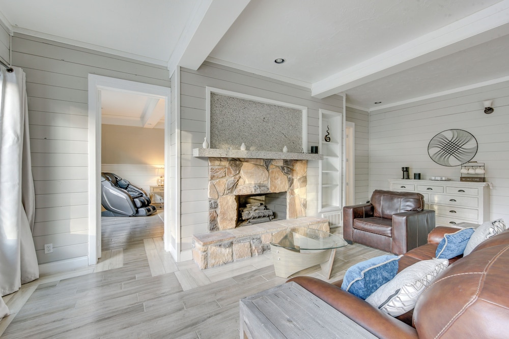 Game Room, Trails! 30-acre Lakefront Streetman Gem