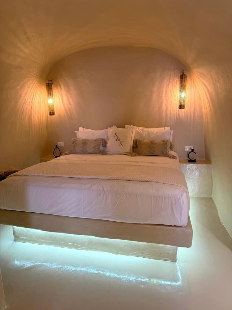 OIA Unique Homes by K&K