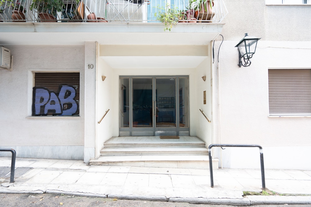 Digital Nomad Friendly Apt in Athens