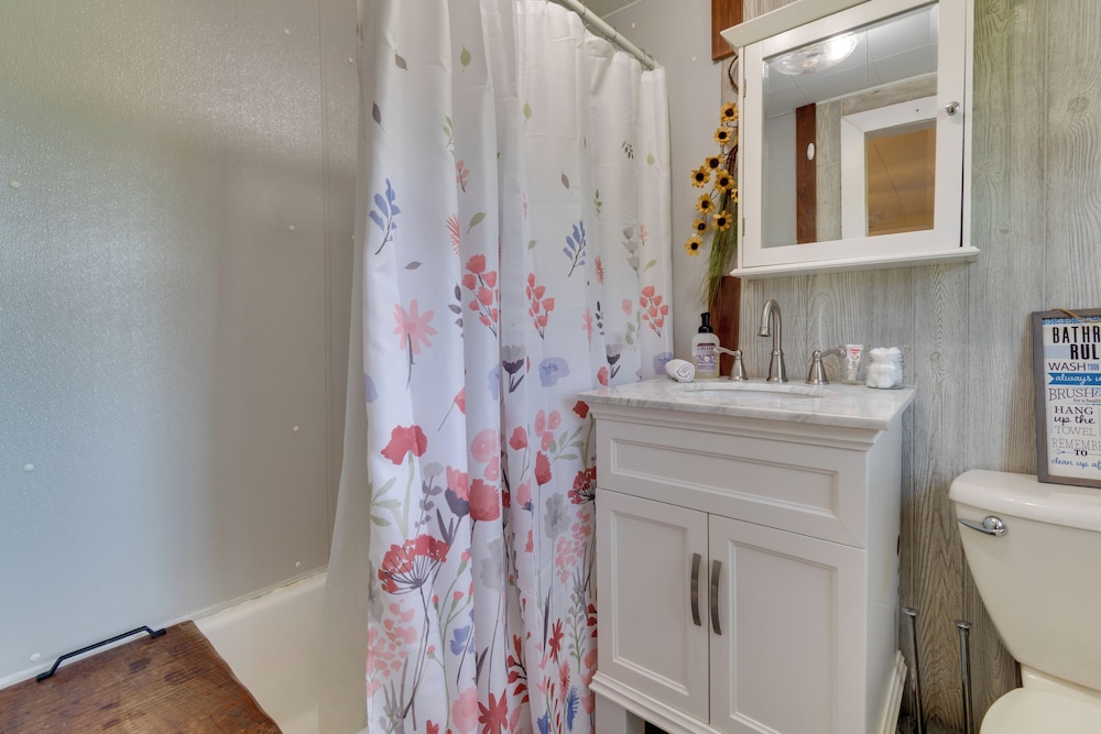 Pets Welcome: Tranquil Retreat w/ Yard in Jewett!