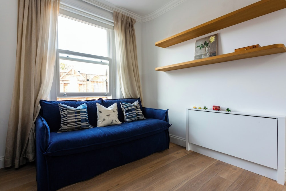 Cresswell Gardens IV by Onefinestay