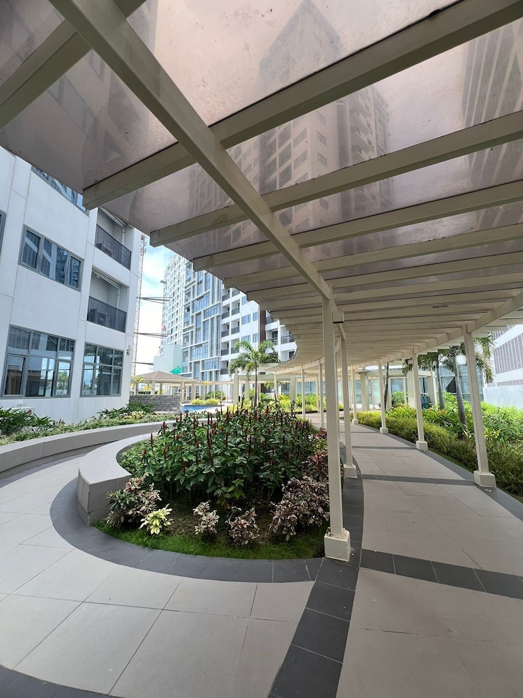 Executive 1BR One Manchester Place