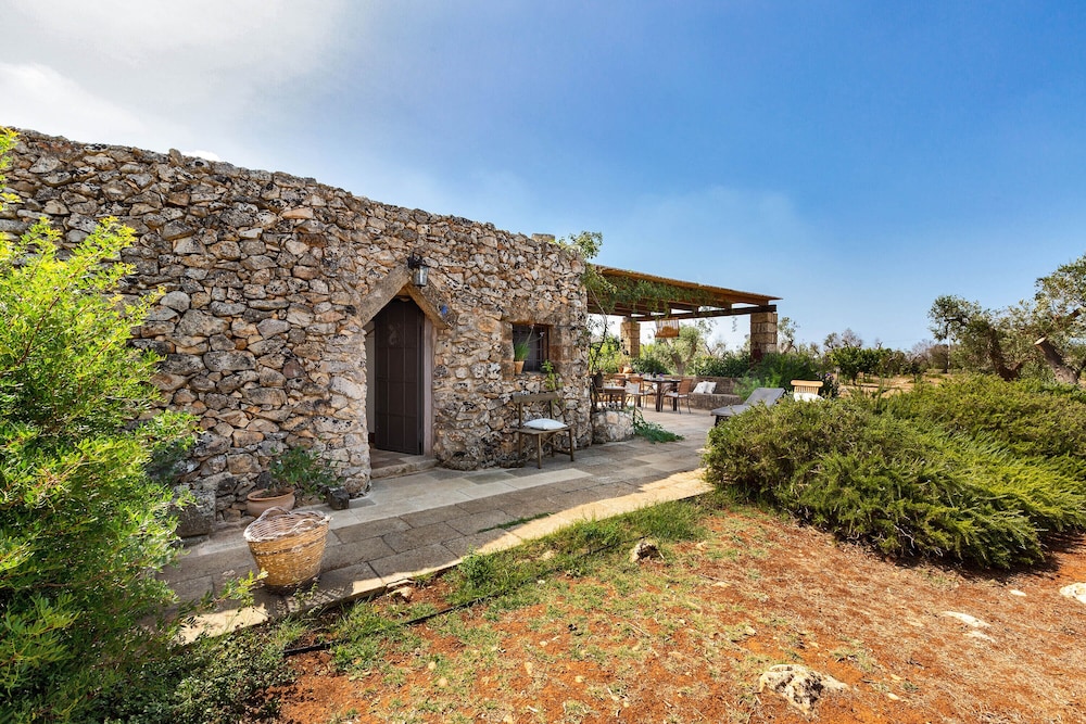 2072 Trulli li Corsari - Trullo Piccolo by Barbarhouse view 2