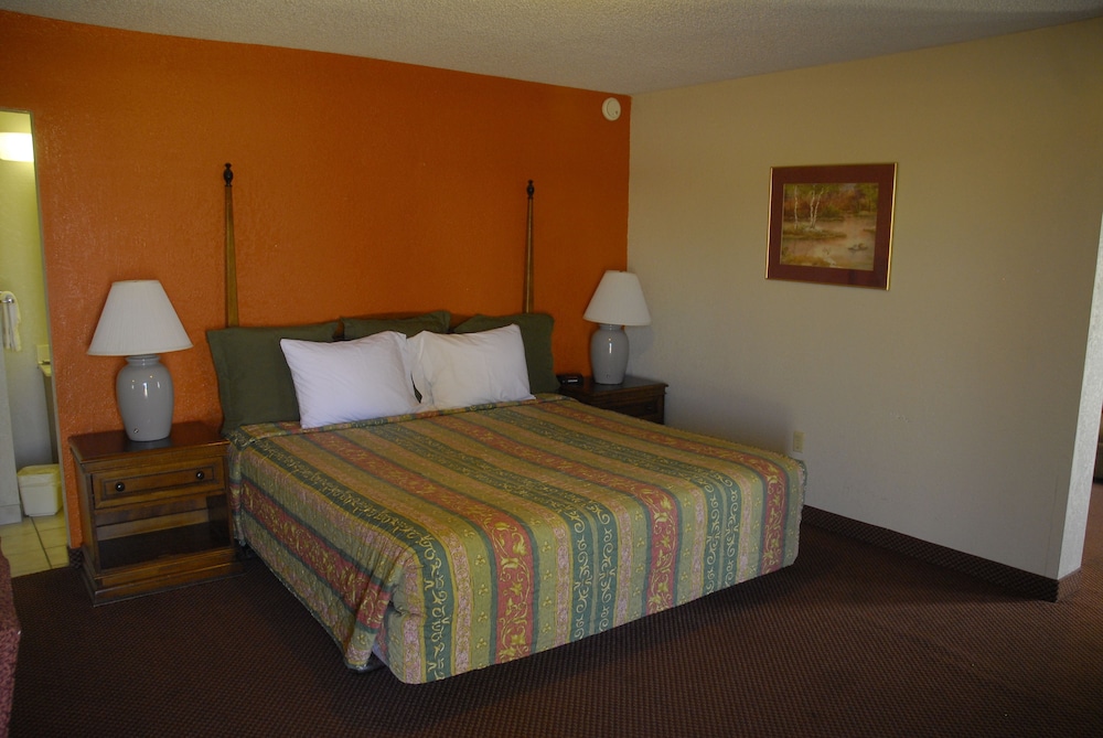 Emporia Vacations - America's Best Inns  Suites - Property Image 20