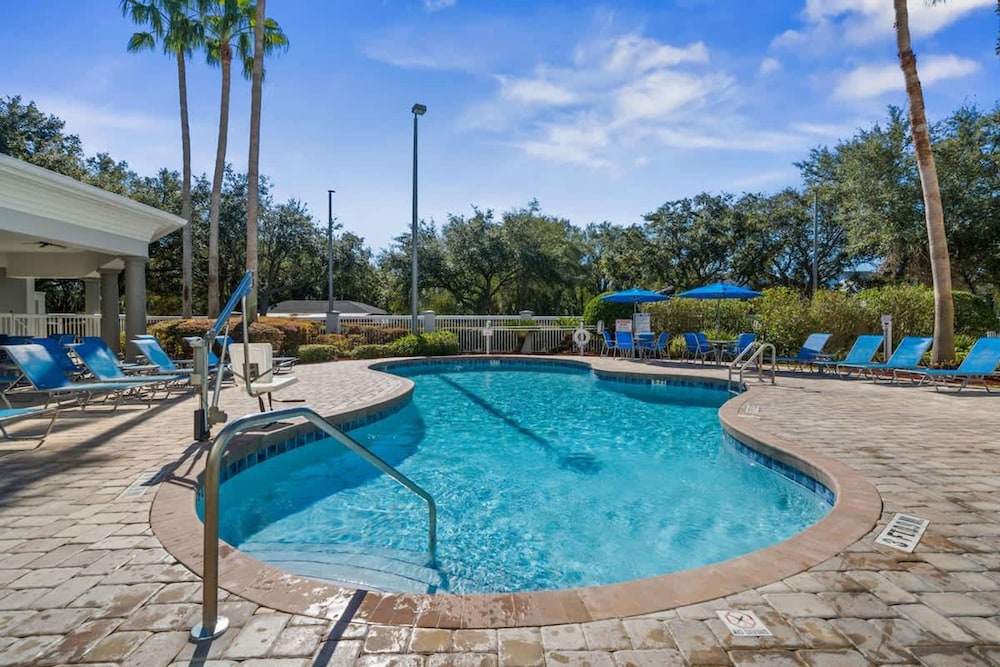 1BR Free Shuttle to Disney Parks