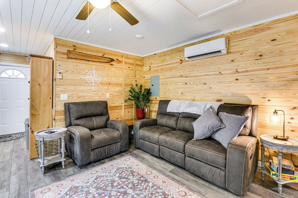 Cottage Close to Caves & Trails in Hocking Hills!