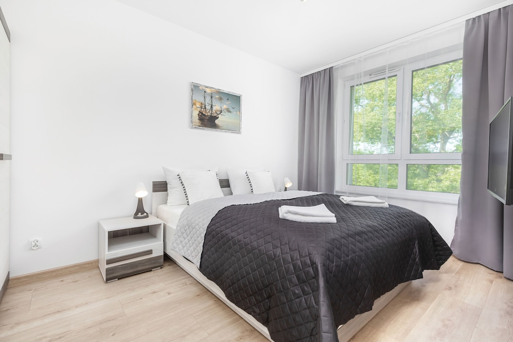 Apartament Deluxe Platany C38 by Renters view 4