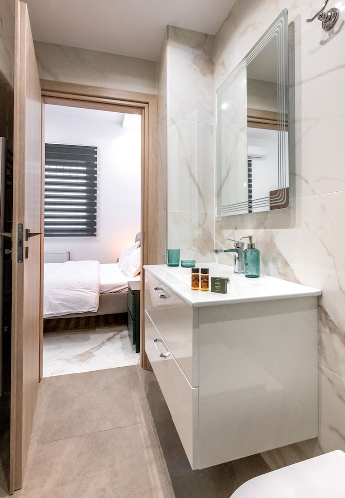 LIV - Modern Spacious Apartment in Gazi