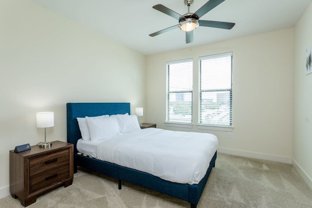Renew Tanglewood 3-bedroom in Uptown Houston