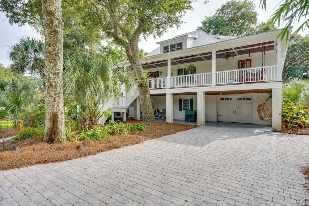 Walk to Beach: Gem w/ Pool & Spa in Isle of Palms!