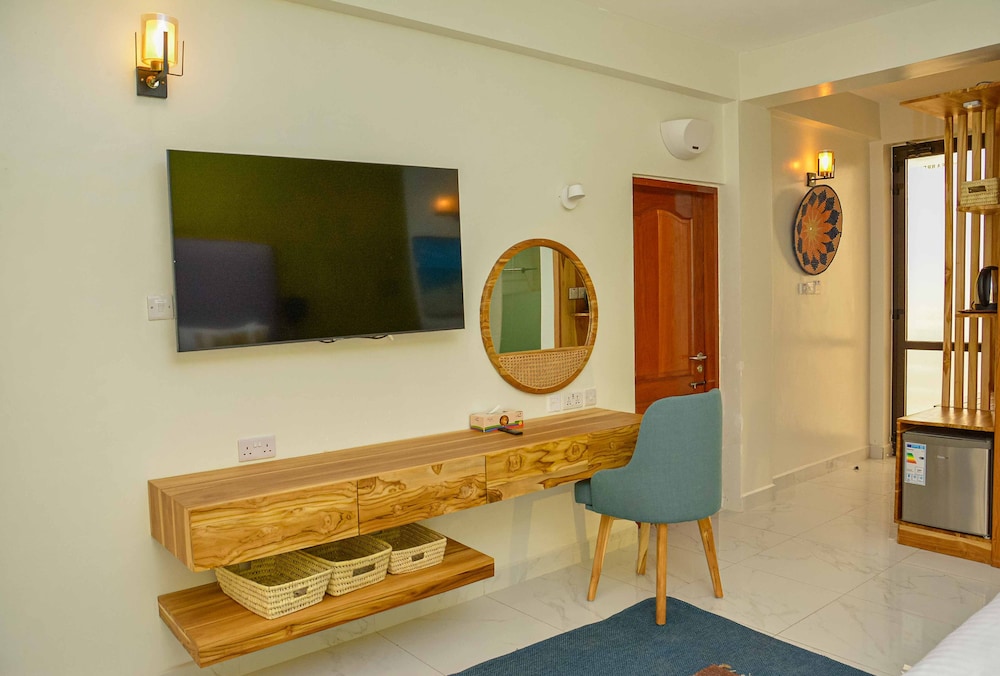 Best Western Jangwani Sea Breeze Hotel