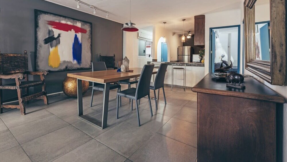 Cozy 2BR King Beds - Rooftop Pool - Fast Wifi
