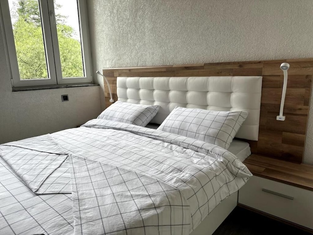 Rijeka Villa-Spacious 4BR with Pool