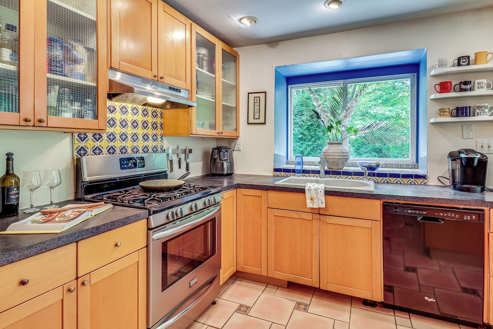 1 Mi to Campus: Princeton Home w/ Furnished Deck