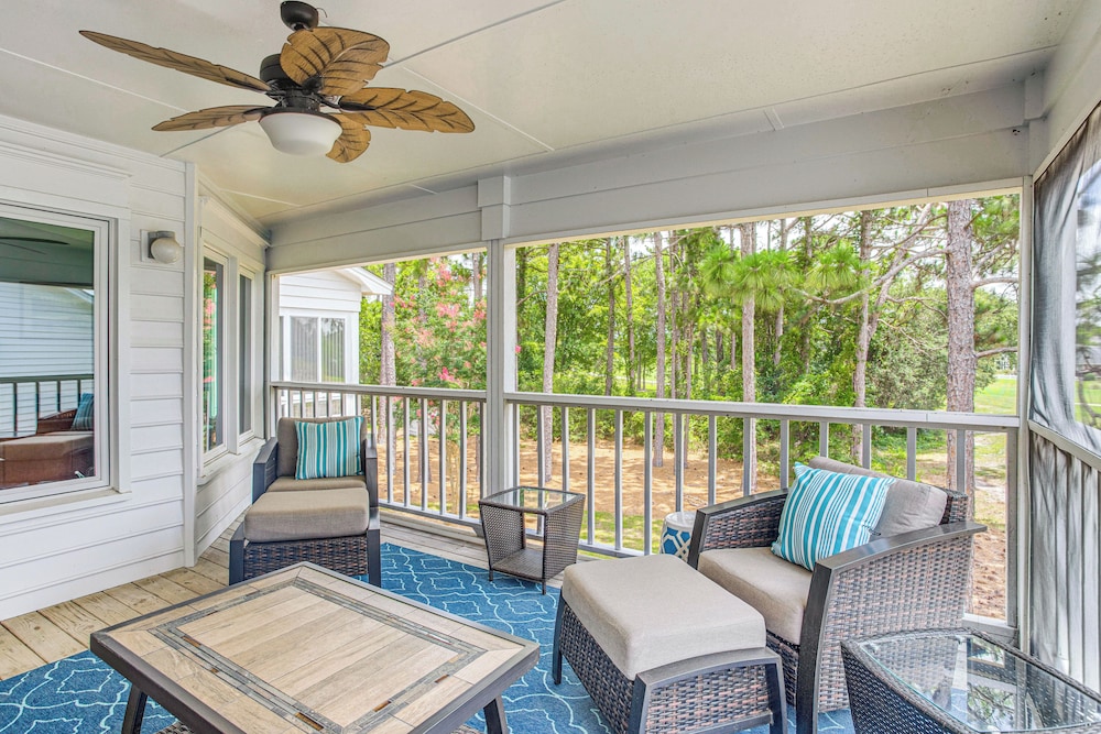 Marina & Pool: Roomy Golf-view Home in Southport