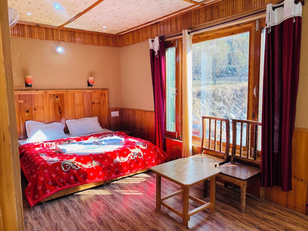 Tirthan Holidays Cottage