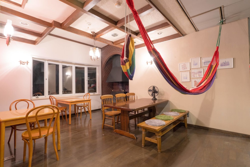 Guesthouse leaf view 3