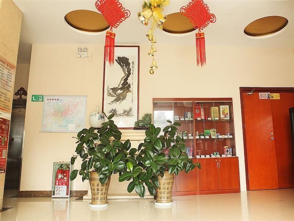 GreenTree Inn JiNan Bus Terminal Station Express Hotel view 4