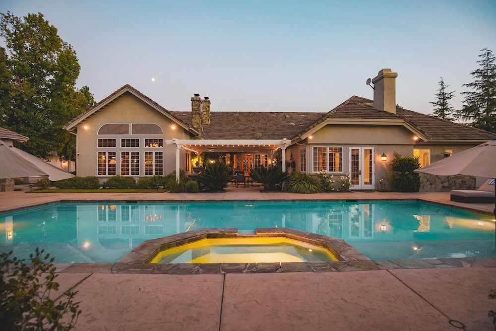 La Barrique by Avantstay Secluded 14 Acre Estate w Vball Pool