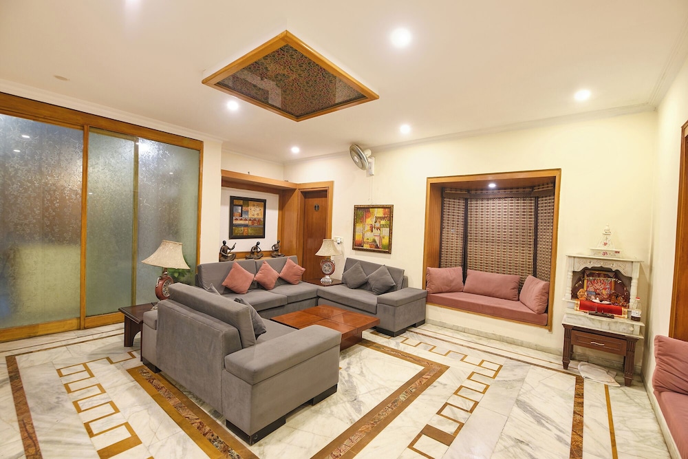 Fabhotel Siris 18