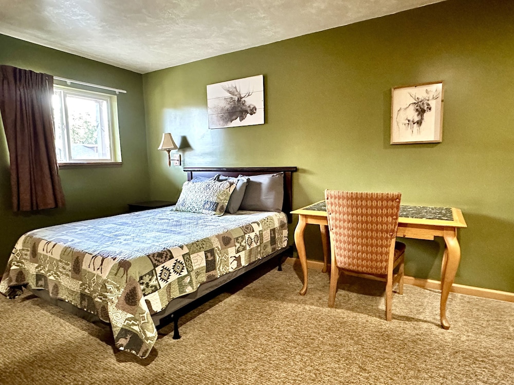 Moosehead Lodge & Cabins