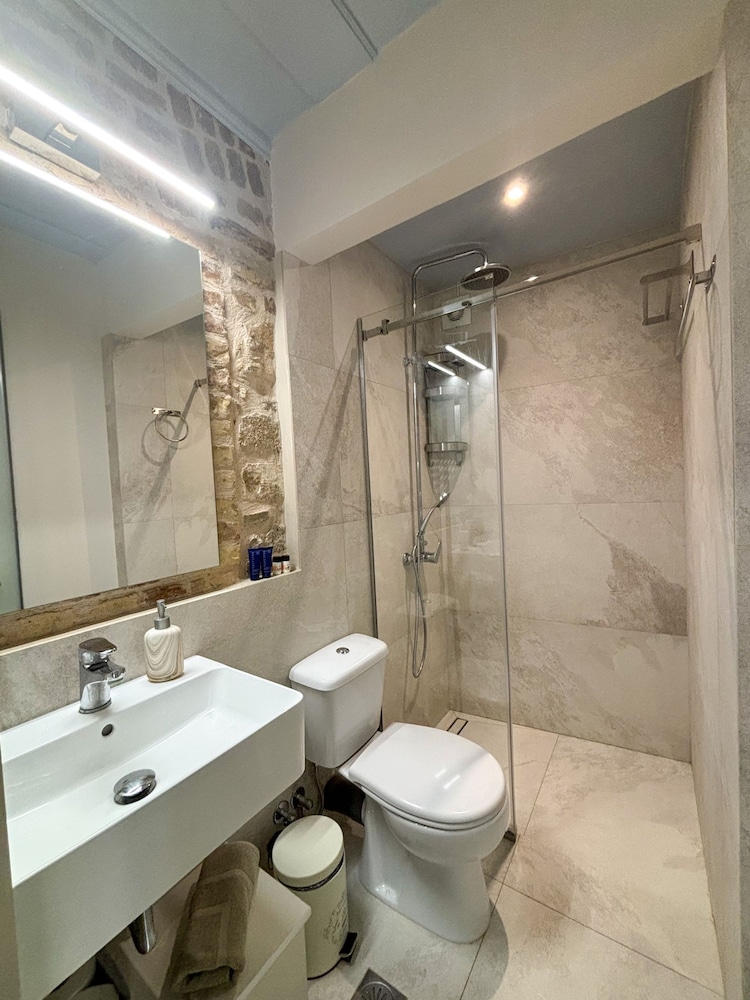 Kukuvayia s Nest-centre Old Town Corfu