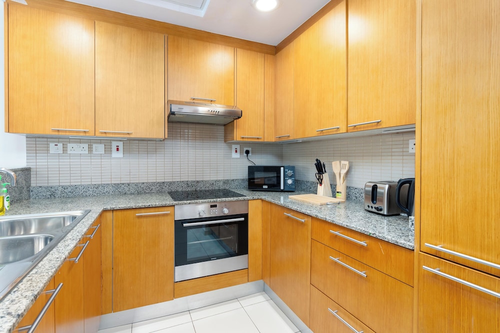 Spacious Studio in Bay Square by Bespoke