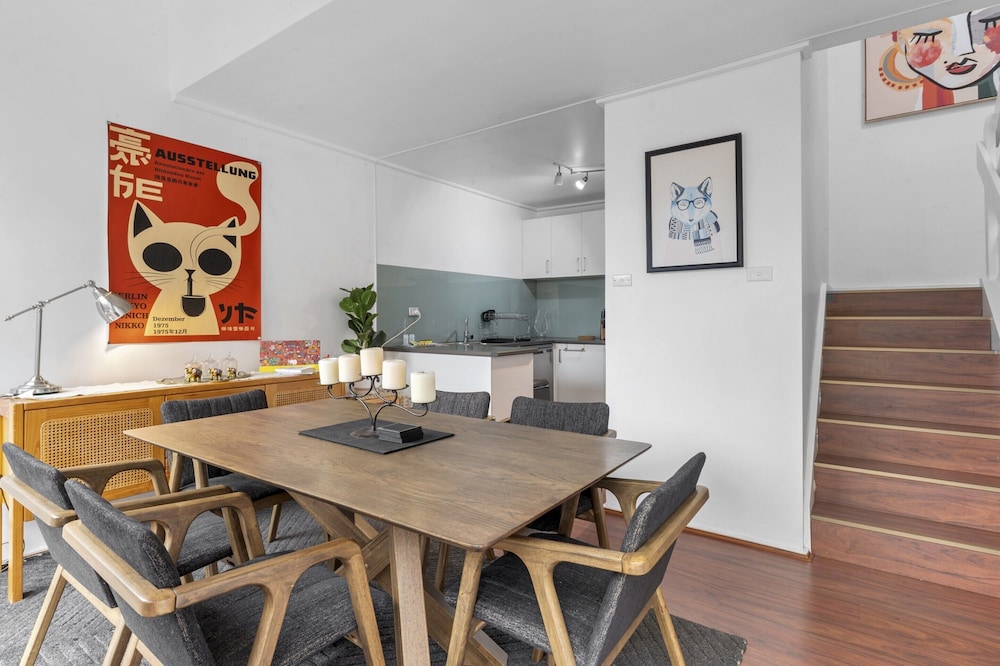 Spacious 3-bed Townhouse With Courtyard